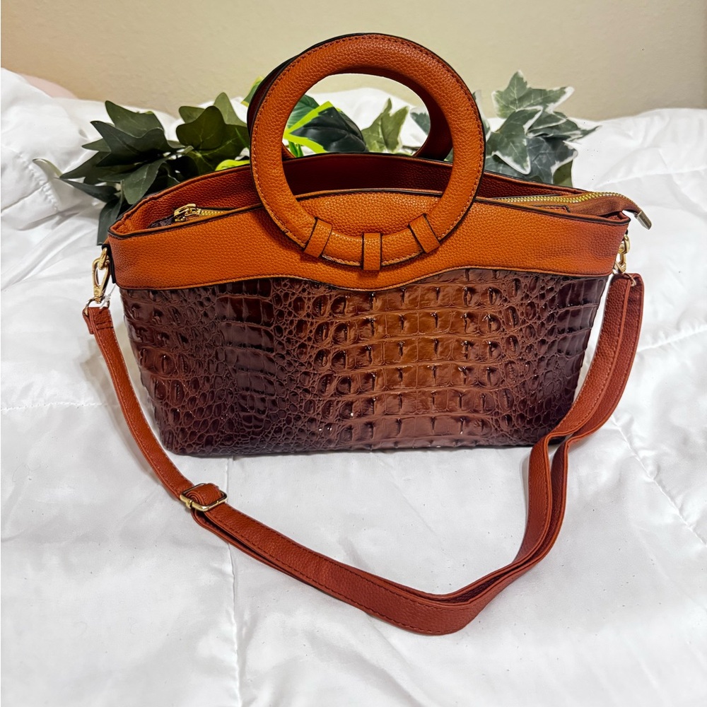 Elegant Brown Croc-Embossed Handbag 🤎